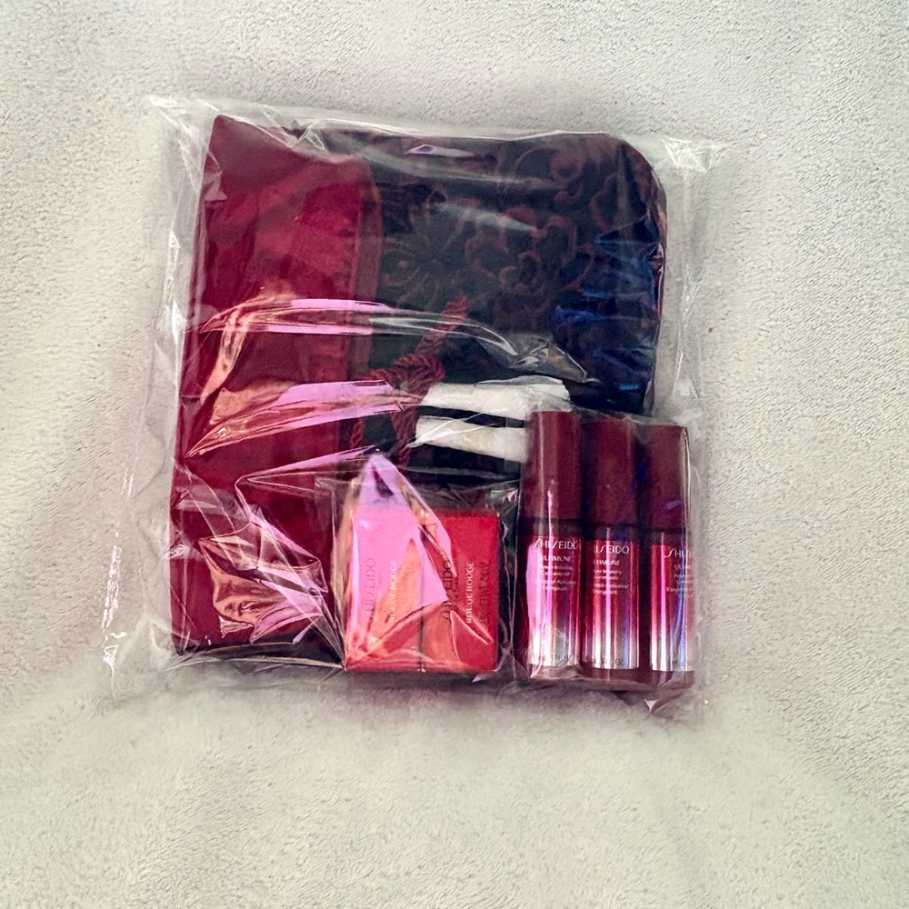 GUERLAIN Make up Bag with Shiseido Ultimune & Lipstick Collection - Picture 6 of 6